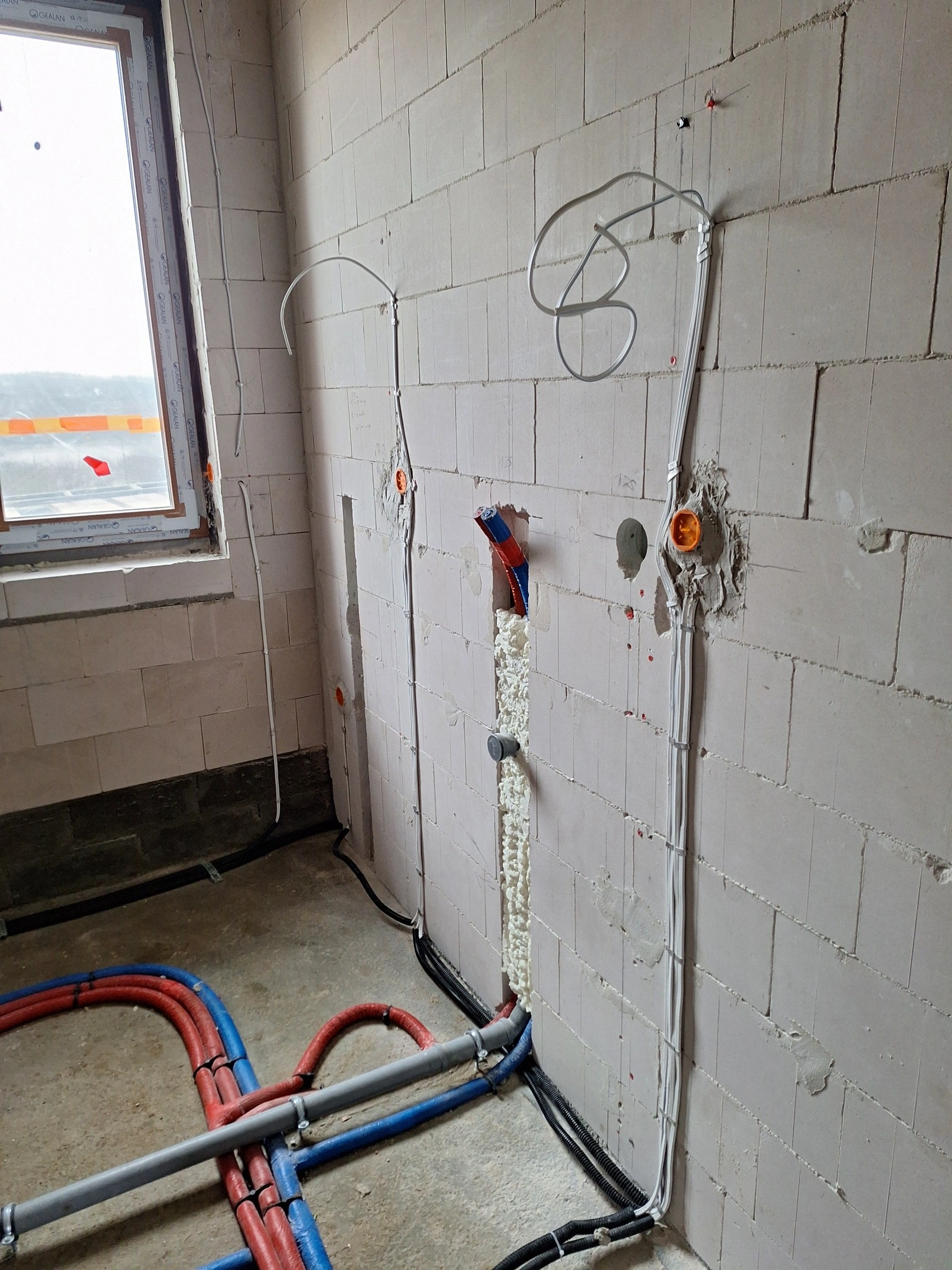 Przeróbki hydrauliczne przed montażem nowej łazienki - wykończenia Gdynia